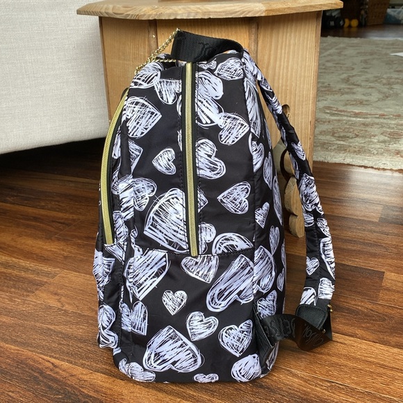 Betsy Johnson black and white heart back pack with matching zipper pouch - Picture 5 of 16